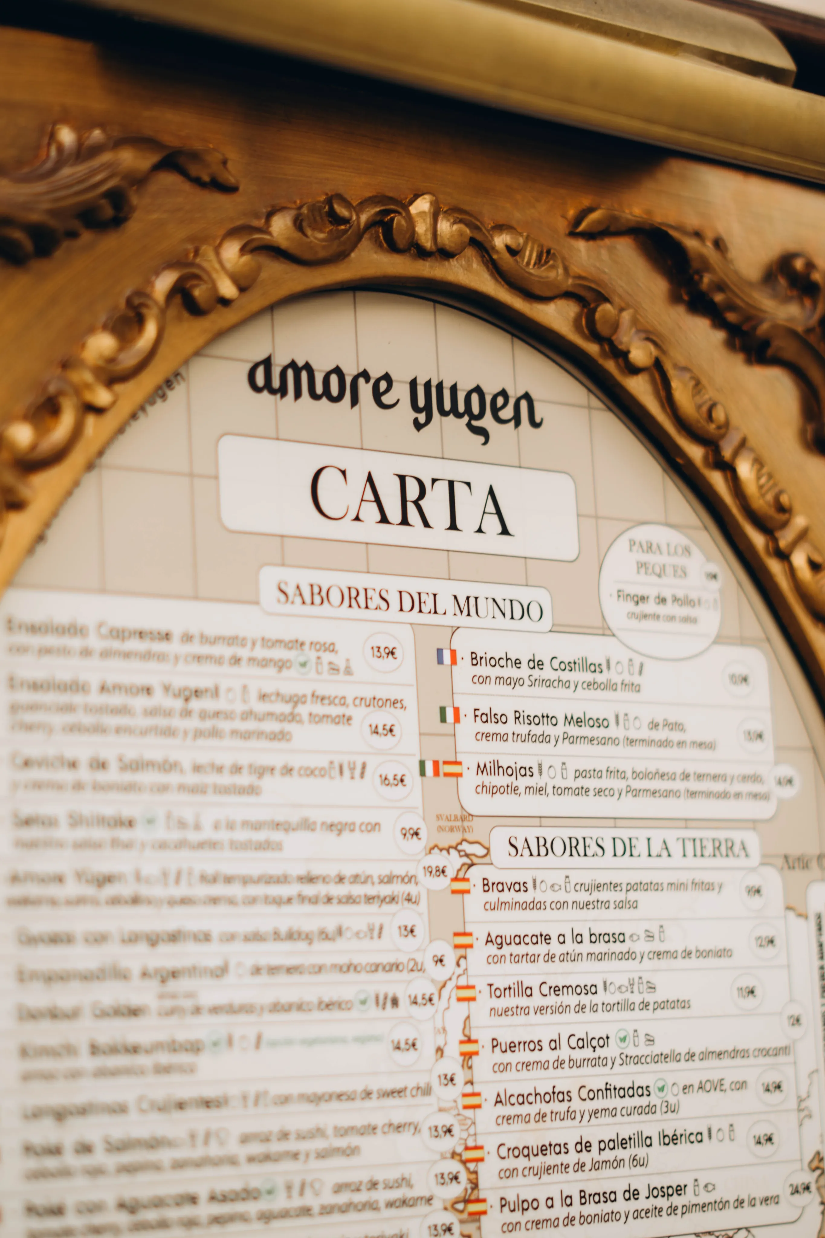 Carta junto a la entrada del restaurante